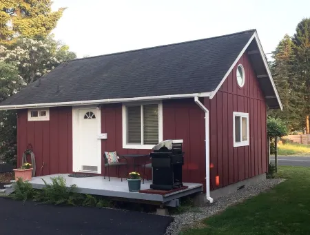 Cute Cottage Close To Town and Bike Trails