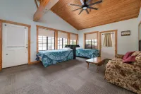 Lakefront Property with a pool & hot tub!