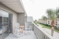 Steps from the pool and ocean! Four-level East Beach townhome with elevator!