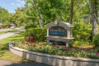LOCATION! *2 POOLS *WALK TO BEACH & PIER VILLAGE*
