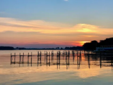 Walking distance to historic Arnold’s Park and West Lake Okoboji 阿諾茲帕克酒店