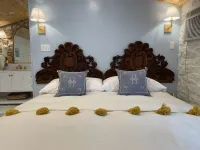 LUX Cabin ON Guadalupe River below Canyon Lake Dam - near Whitewater Music