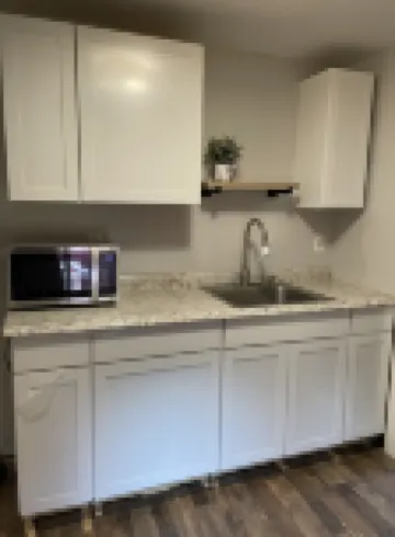 Charming Newly Renovated 1 Bedroom Hotels in Franklin County