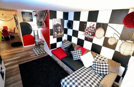 Trendy Downtown Nashua Getaway: Checkers-Themed 1 Bed/1 Bath!