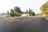 Modern & Spacious 4-bedroom Home 15 min to U of O, 11 min from Airport