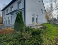 Lovingly furnished apartment, living with friends