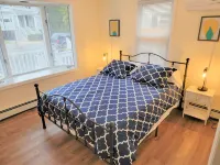 Stylish downstairs apartment. Walk to town, train, & beach ferry! The Brant Foundation Art Study Center附近的飯店