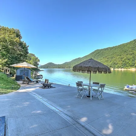 EXPERIENCE THE WATER'S EDGE.  FAMILIES LOVE IT! EVERYONE LOVES IT!