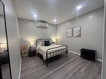 Charming 2-bedroom apartment in lovely Hendersonville with AC, WiFi