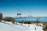 Lake Views and location. Quiet yet 10 minutes to casinos, skiing and beaches!