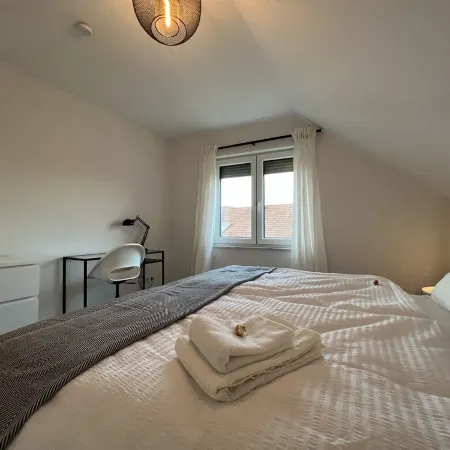 BlackNCozy - Design apartment with box-spring bed and balcony