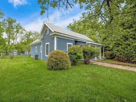 Historic Home Downtown Brevard Отели в г. Бревард