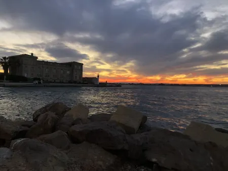 LA CABANE DU MARIN JULES Отели в г. Сет