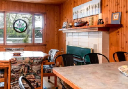 Clam Lake Waterfront Cottage