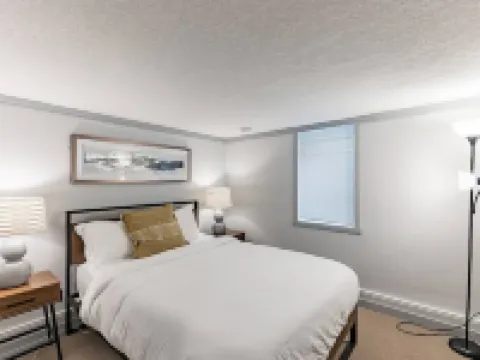 Gorgeous l 3 Season Porch l Dry Bar l Fireplace Hotels in Richfield