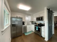 🏖 🏐 Upstairs Valley Beach Escape Apartment 🛹 💦 🏀4