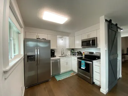 🏖 🏐 Upstairs Valley Beach Escape Apartment 🛹 💦 🏀4