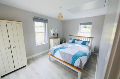 Cozy Irish Cottage situated in the heart of Slieve Gullion w/hot tub & fire pit. Hotels in 