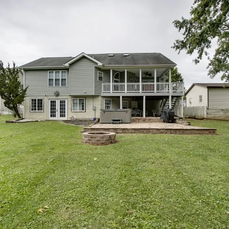 Spacious Quiet Retreat with Hot Tub and Walk to River Minutes to Harpers Ferry