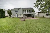 Spacious Quiet Retreat with Hot Tub and Walk to River Minutes to Harpers Ferry