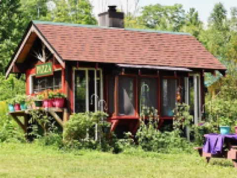 Handcrafted mountain cabin with gorgeous views Hotels in Johnsburg