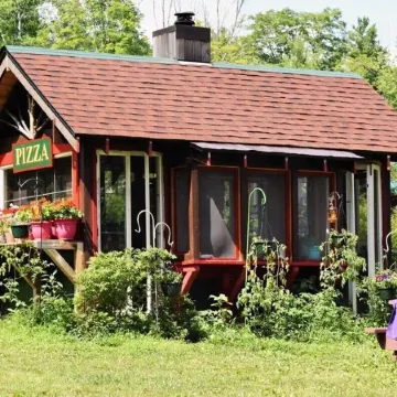 Handcrafted mountain cabin with gorgeous views