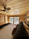 NEW ADIRONDACK LUXURY CABIN WITH YEAR-ROUND HEATED PLUNGE POOL