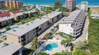 ★Gulf Coast 107★ 10/10! Clean Beach Condo with Pool, Beach Gear & Spacious Patio