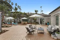 Beachfront Windansea Escape ideal for families