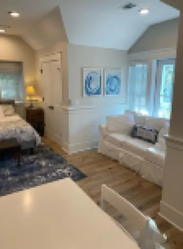 Super Clean & Renovated Carriage House. 1 Blk to Camp Watercolor. Perfect for 2!