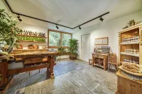 Large Premium Apartment on Organic Farm - Quiet Location - Panorama - Families - Hiking Hotels in Partschins