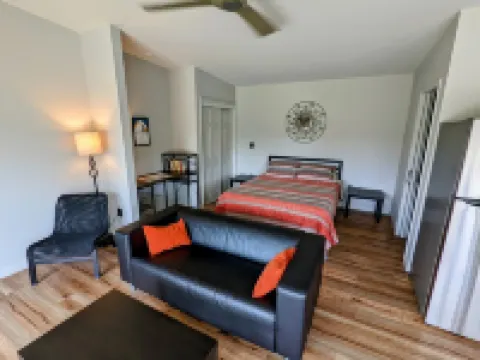 Sunsets over the mountains! Deer grazing daily! A truly pastoral setting!