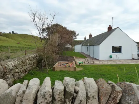 Cottage With Secure Garden, Wood Burning Stove And Sea Views