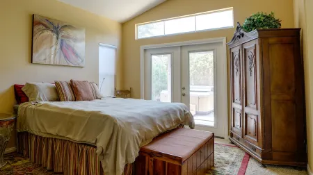 Beautiful Single Story Home in Green Valley - Near Airport and LV Strip Отели рядом с достопримечательностью «Cactus Garden Dr»