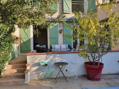 Large pleasant house with a flowery garden and a swimmingpool Отели рядом с достопримечательностью «Le Bleu 'N' Blue»