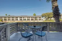 Fun-clean-family-canal front 3-2.5 condo Boat&Shop fish from the back porch!