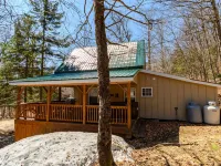 Cabin Close to Town, Private Beach, Parking & Hot Tub Hotels in Webb