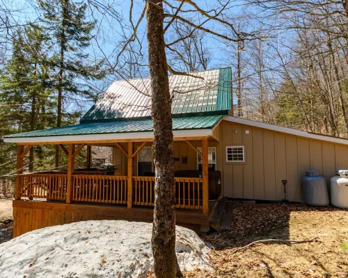 Cabin Close to Town, Snowmobile Access, Parking & Hot Tub Hotels in Webb