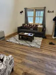 Quite/Peaceful country setting in the woods cabin/house