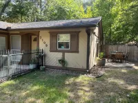 Sweet & cozy indv. home in The Woodlands, TX. 2-3 min drive to prime locations!