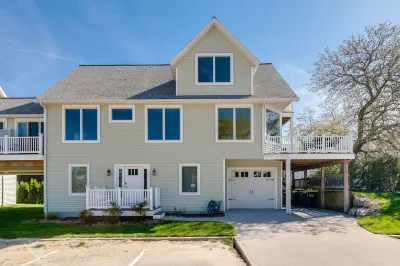 Beachfront Luxury Home-NEW Private Heated Pool, Lake View, Firepit, Game Room
