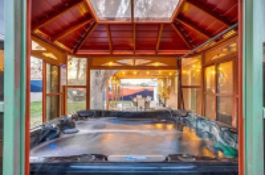 Cozy Colorado Retreat- Arvada w/ murals, game room, large backyard & hot tub!