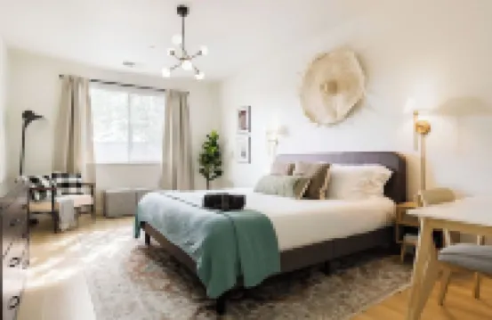 Family Fun-Filled Oasis: Mini Golf, Arcade, King Bed, Great Location and More!