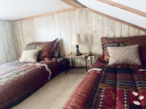 Prairie Creek Cabin -Ride SxS to trails from the cabin! Kayak and Fish the Creek