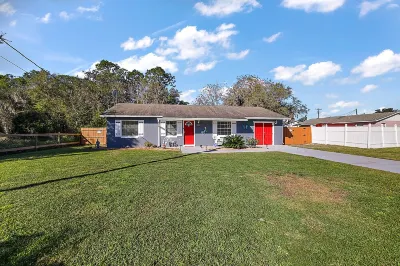 Sunny Getaway: Easy Access to Orlando & the Shore!