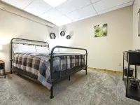 Black Barrel Lodge Hotels in Lead