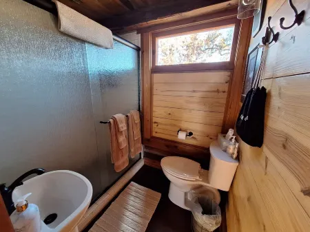 Loft cabin close to Pioneer Woman's Mercantile