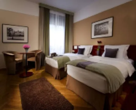 Best Western Premier Hotel Slon Hotel berhampiran Triple Bridge