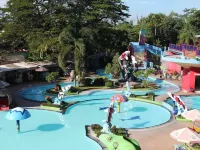 Home Stay Pak Ndan Dekat Masjid Ar-Rahman Hotele w: Kepanjenkidul
