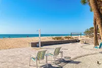 One Bedroom Remodeled Stand-Alone Unit - Steps from Our Private Beach. Hotels in Nokomis